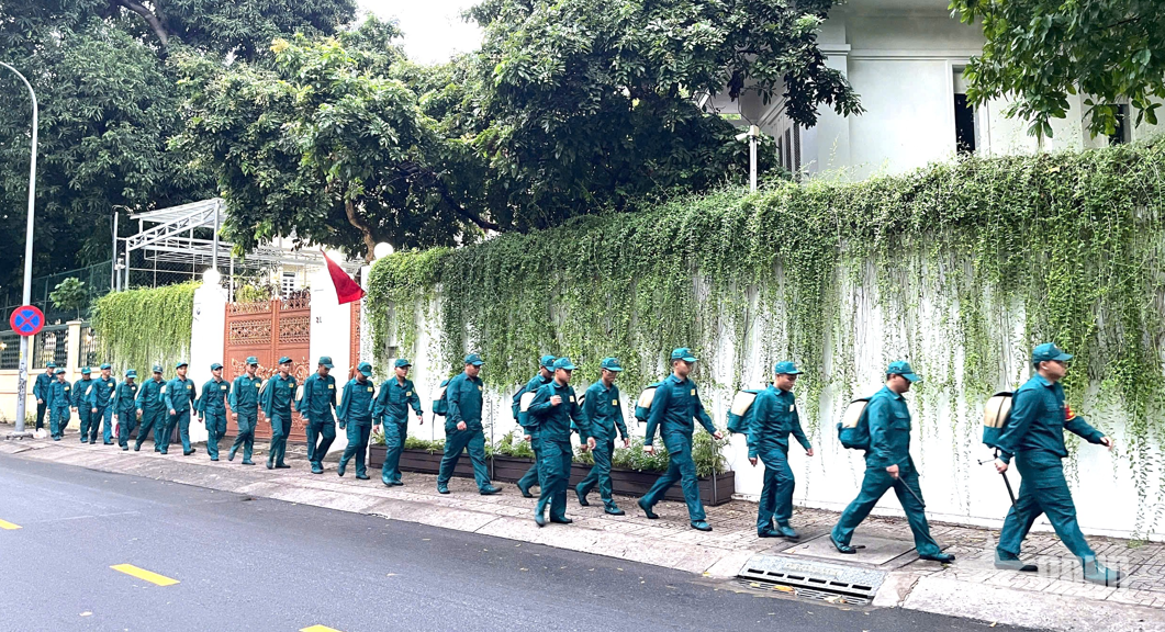 Hành quân rèn luyện giữa lòng thành phố